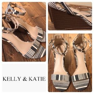 Kelly & Katie Tamra Wedge Sandal - 9.5